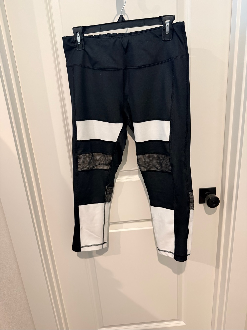 90 Degree By Reflex Black and White Capri Leggings with Mesh Panels